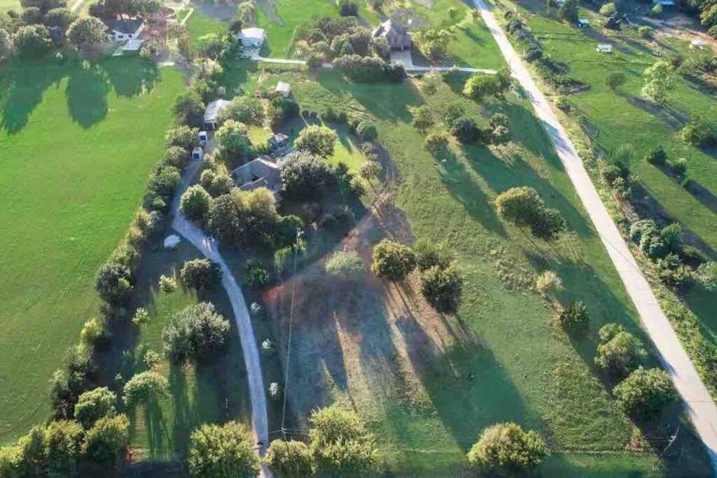 Beautiful Farmhouse W/ Pool On 6 Acres Ranch Aubrey Exterior photo