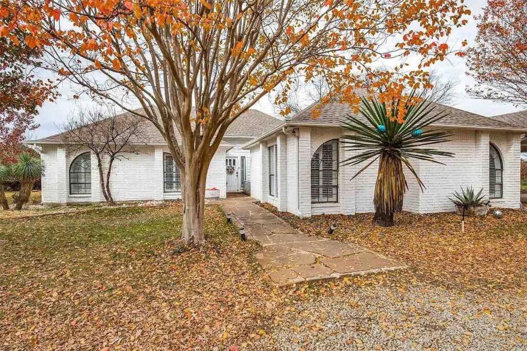 Beautiful Farmhouse W/ Pool On 6 Acres Ranch Aubrey Exterior photo