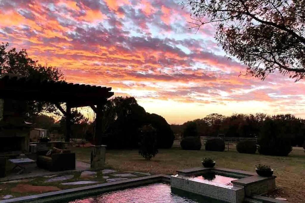 Beautiful Farmhouse W/ Pool On 6 Acres Ranch Aubrey Exterior photo